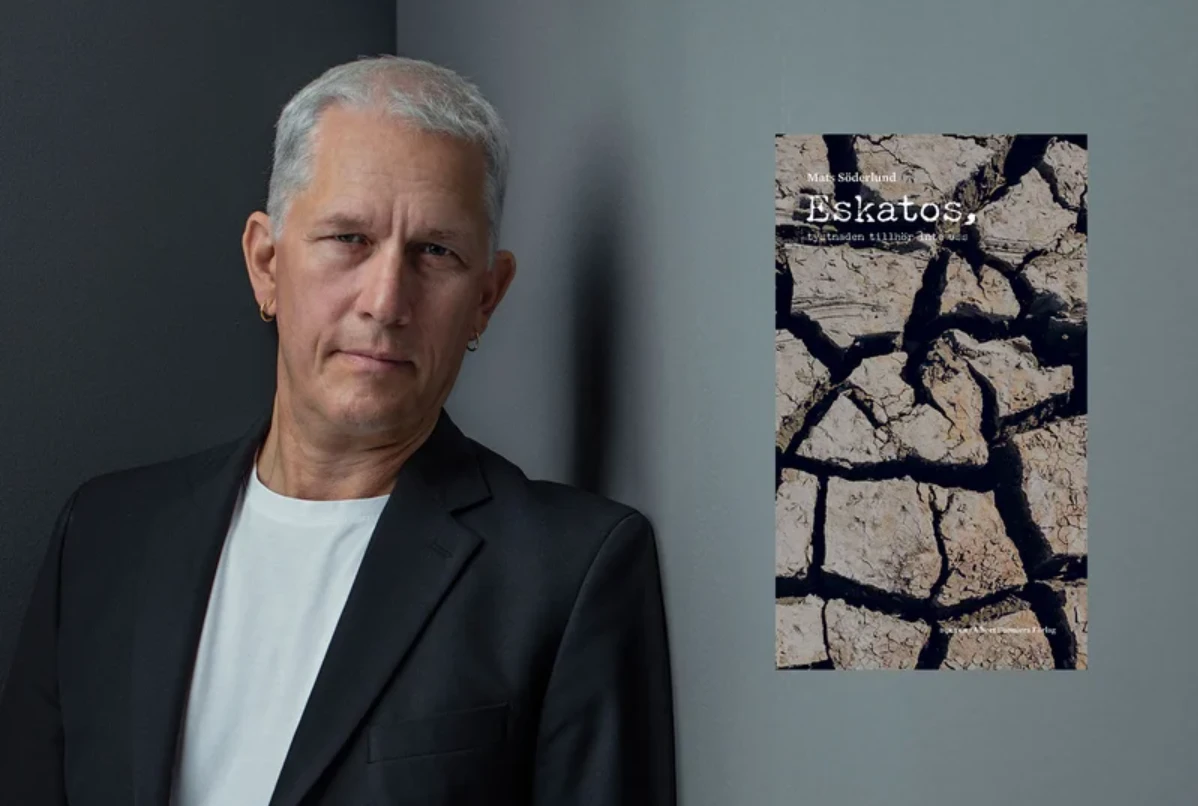 Mats Söderlund med boken Eskatos.