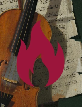 Detalj från en oljemålning av stilleben föreställande en violin och ett nött och trasigt notpapper som ligger på ett mörkgrönt skåp- eller kistlock. I bilden syns också nyckelhålet och en del av en nyckel i mässing. Ovanpå bilden finns en eld-symbol i hallonrött.