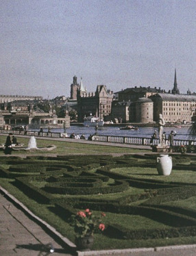 Stadshusträdgården med Strömbadet och Riddarholmen i bakgrunden.