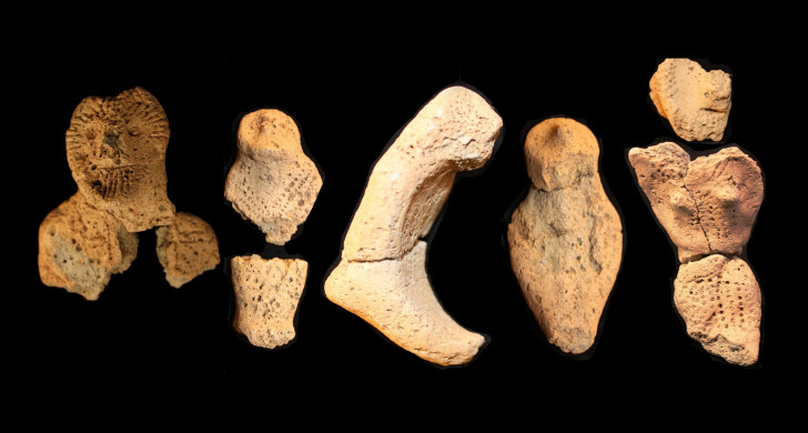 Rester av lerfiguriner