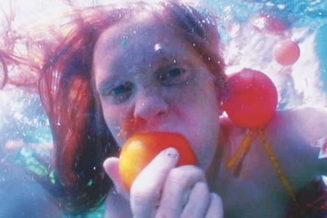 Stillbild från videoverket ”Tyngdkraft, var min vän”, 2007