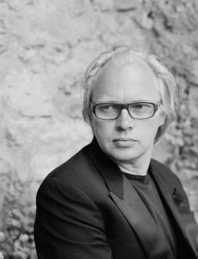 Roland Pöntinen.