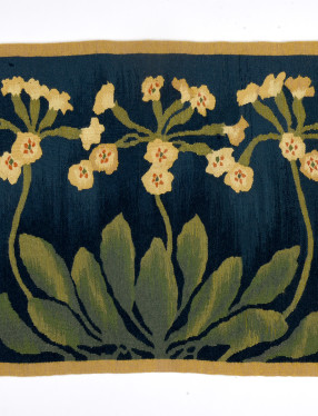 Maja Fjæstad, Bonad / Väggstycke, Primulor, 1899. Gobelin, ylle på linvarp, 57x51 cm. Kulturen i Lund. Foto: Nelly Hercberg