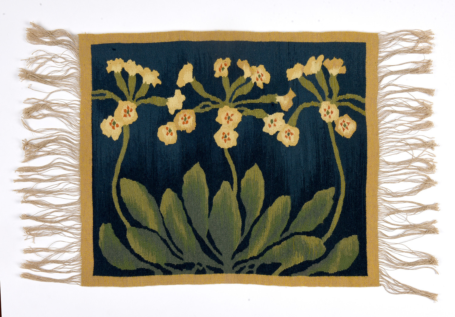 Maja Fjæstad, Bonad / Väggstycke, Primulor, 1899. Gobelin, ylle på linvarp, 57x51 cm. Kulturen i Lund. Foto: Nelly Hercberg
