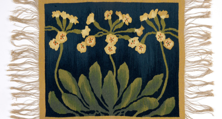 Maja Fjæstad, Bonad / Väggstycke, Primulor, 1899. Gobelin, ylle på linvarp, 57x51 cm. Kulturen i Lund. Foto: Nelly Hercberg