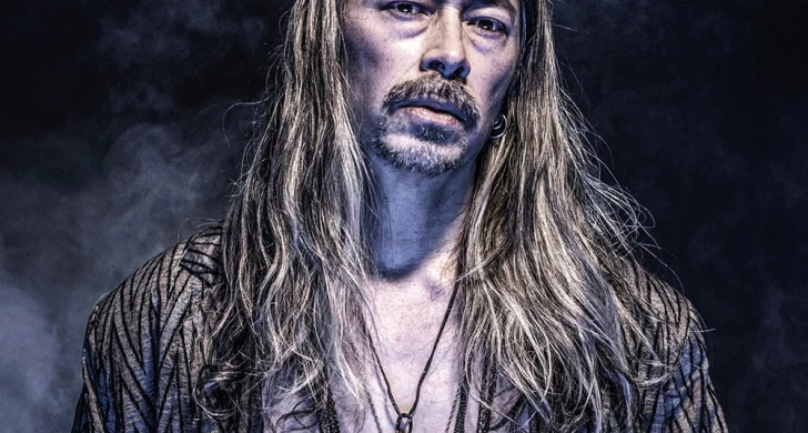 Affisch Vernon Subutex. På bilden: Kristofer Kamiyasu.