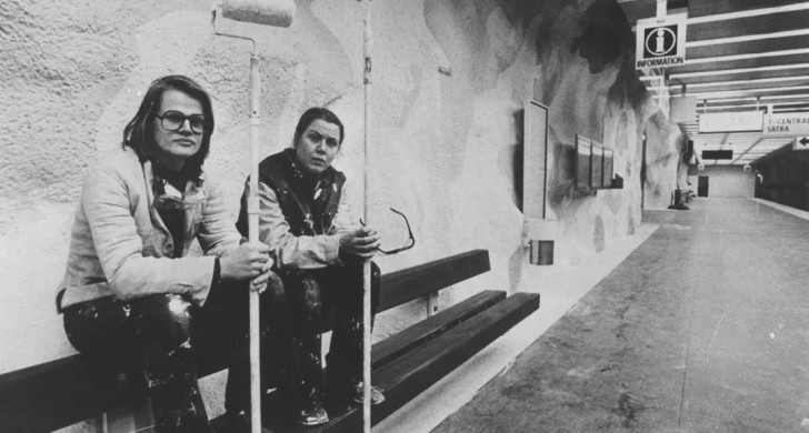 Konstnärerna Gösta Wessel och Karin Eek smyckade Tbanestationen i Mörby Centrum.