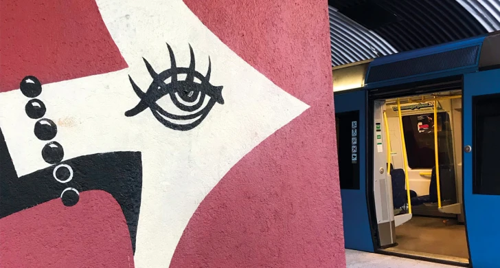 Konstverk: "Slingrande orm", år 1971 på Ropstens tunnelbanestation