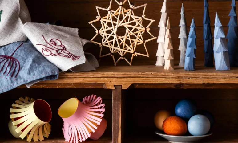 Handgjorda dekorationer av Karin Neumüller.