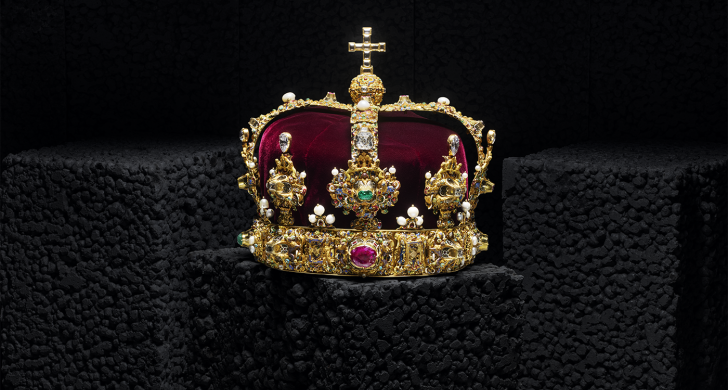 Erik XIV:s krona. Den nuvarande kungakronan tillverkades till Erik XIV:s kröning 1561 av den flamländske guldsmeden Cornelis ver Weijden i Stockholm.