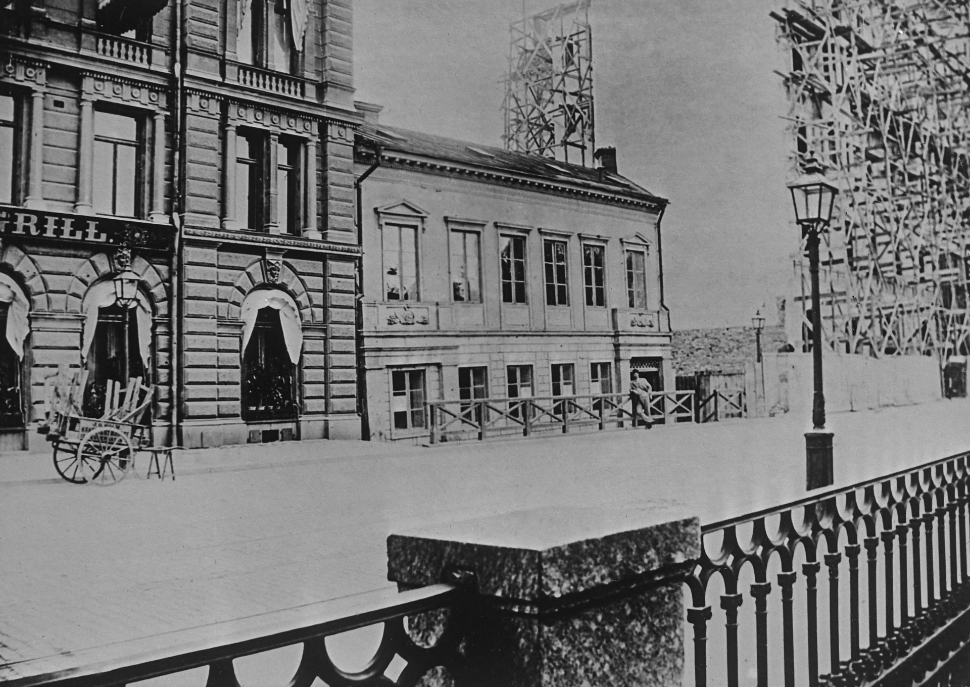 https://www.welma.se/wp-content/uploads/2023/05/Hamngatan_6_15_juni_1893-1920x1360-1.jpg