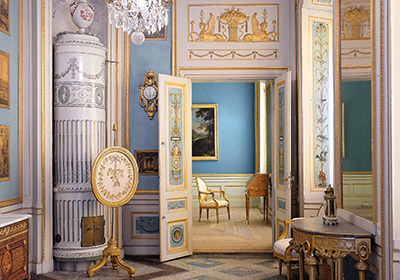 https://www.welma.se/wp-content/uploads/2024/06/1_tullgarns-slott-bla-kanbinettet-foto-JosepSole.jpg