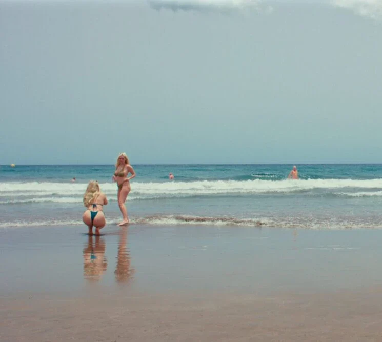 https://www.welma.se/wp-content/uploads/2025/02/Tempo-3-A-PLACE-IN-THE-SUN_BULLITTFILM_FRIGGEFRI-1280x667-1-e1740643358231.webp